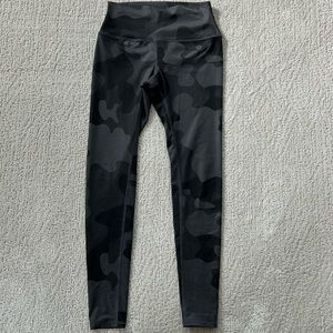 Alo High-Waist Camo Vapor Legging- Black- size M
